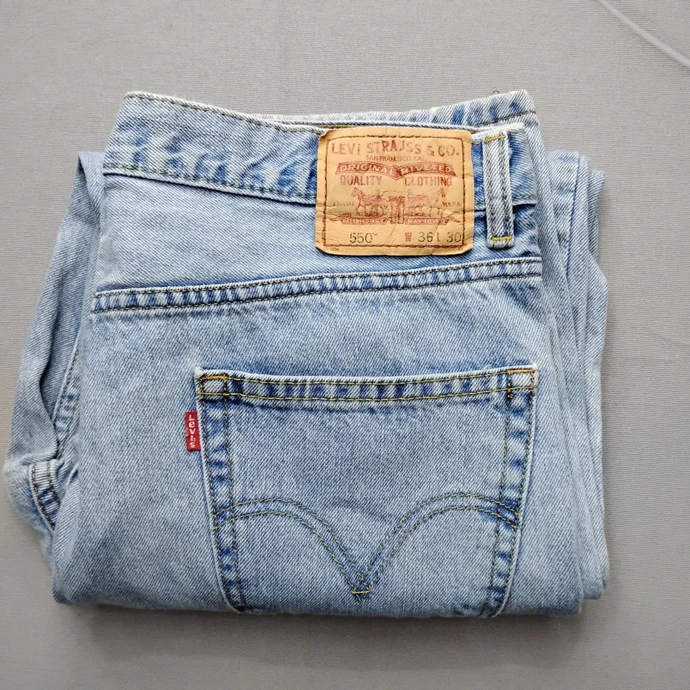 Levis 550 Relaxed Fit Jeans Mens 36x30 Light Wash Blue Denim Y2K